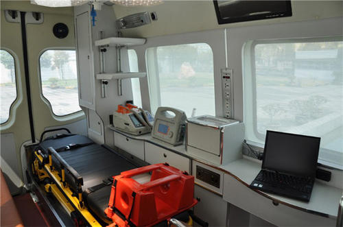 浮梁县救护车内部